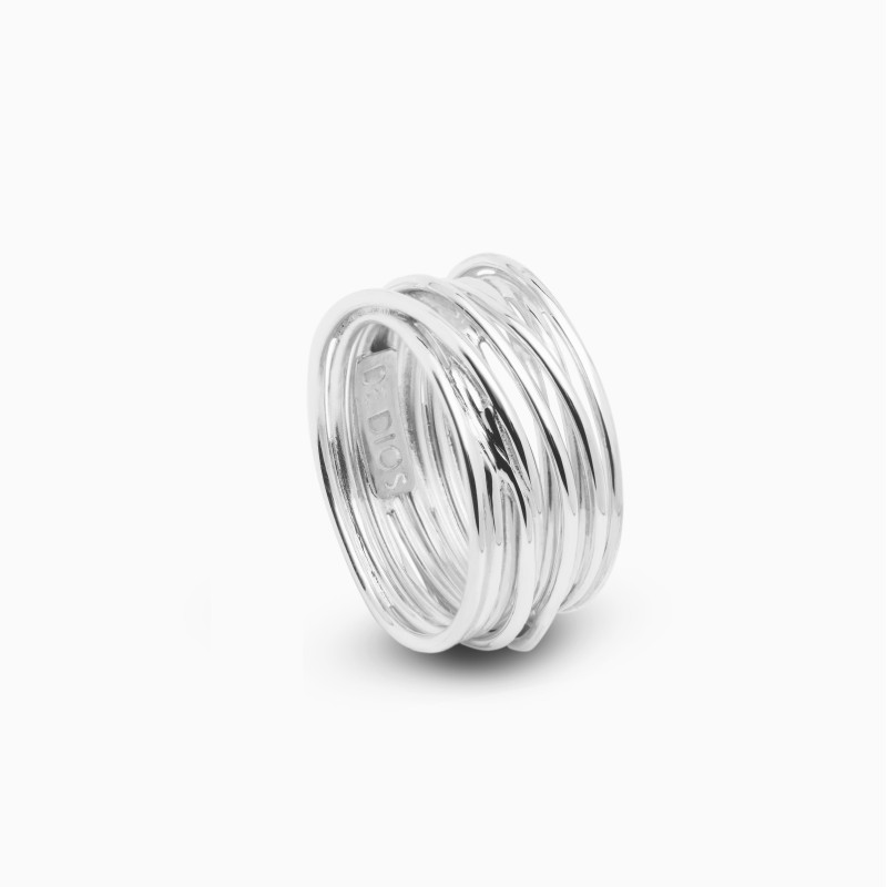 Anillo Hilo de la vida elaborado artesanalmente con un solo hilo de plata entrelazado