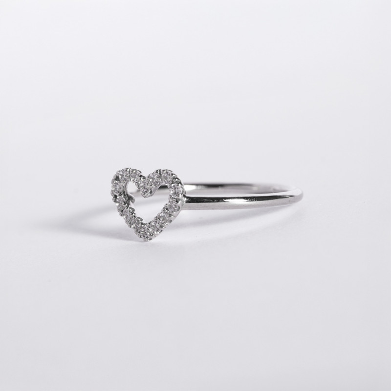 Anillo de oro 18k con corazón circonitas