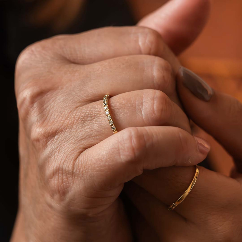 Anillo de oro 18k con circonitas