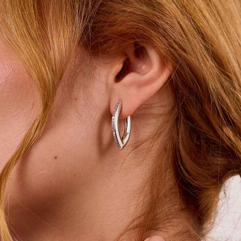 Aros Criollas Triangulares finas Plateadas con circonitas