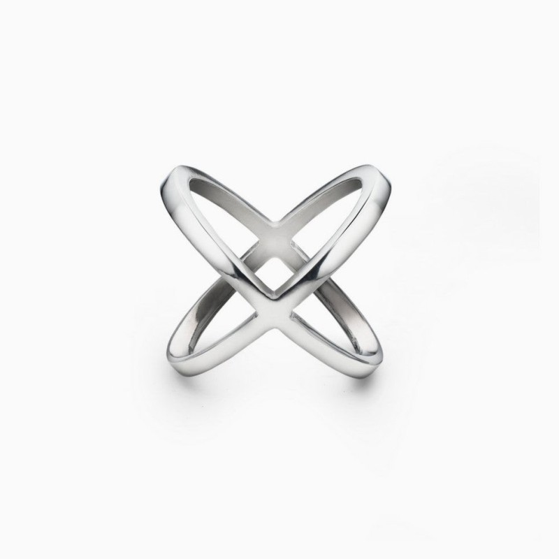 Anillo de plata 925 con diseño de bandas cruzadas en forma de X, modelo Elipse de De Dios Joyas.