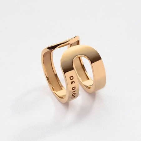 Anillo de plata de ley 925 abierto con baño de oro de 18 quilates y nombre de la marca grabado en la banda.