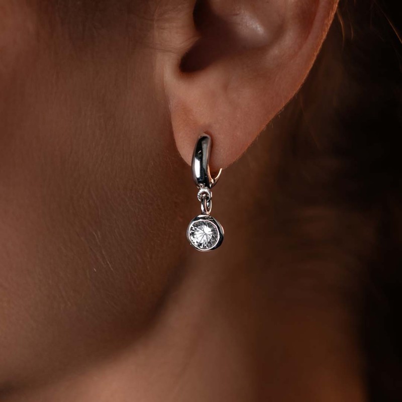 Aros Huggies con circón colgante Plata