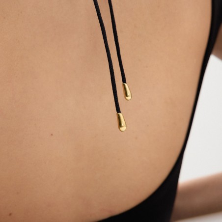 Collar tipo lazo cordón negro con punteras en forma de gota en plata 925 con baño de oro 18kt.