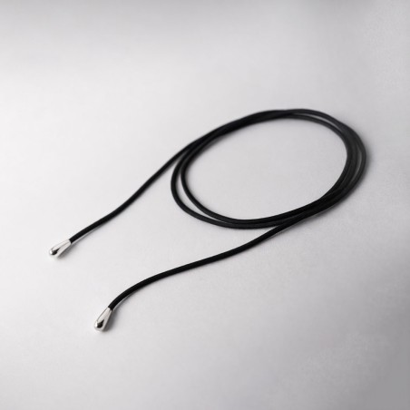 Collar tipo lazo cordón negro de De Dios Joyas con punteras en forma de gota en plata 925