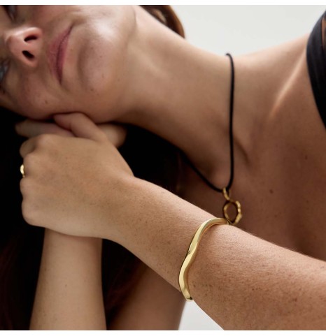 Pulsera esclava en Plata 925 con baño de oro 18kt. Formas irregulares