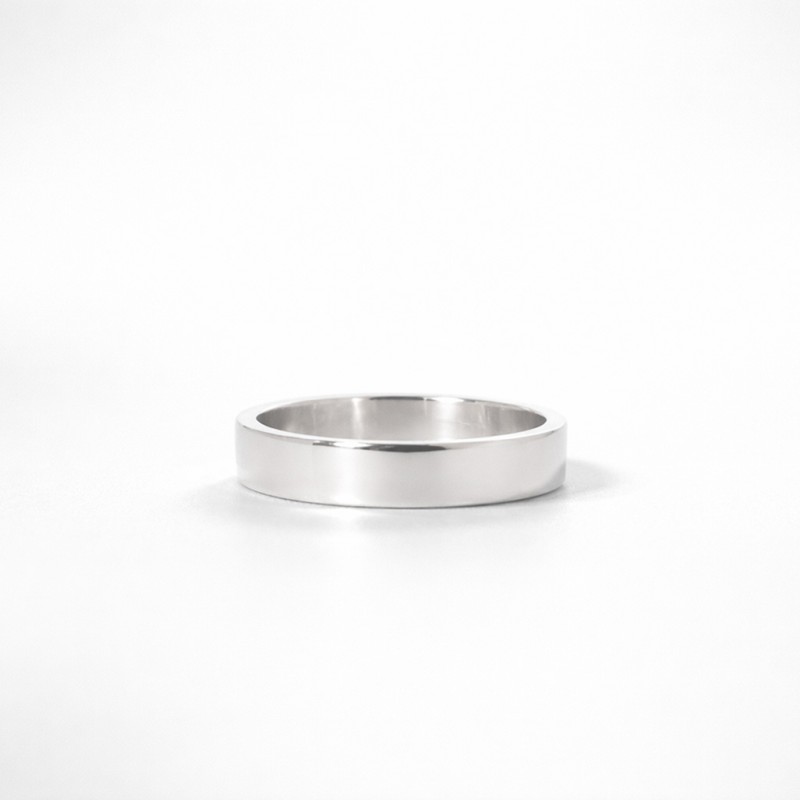 Alianza individual cinta plana de plata 925 con 4,5mm de ancho. Joyería artesanal robusta.