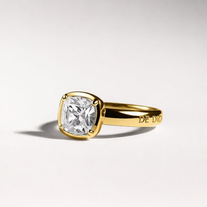 Anillo solitario de plata 925 con baño de oro 18k con circón cushion De Dios Joyas.