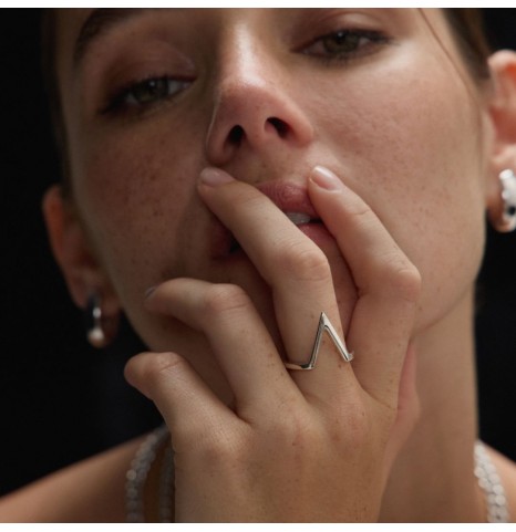 Anillo V Plata