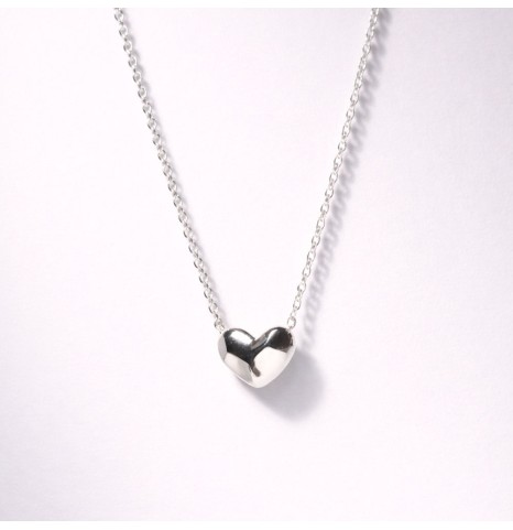 Collar con corazón facetado...