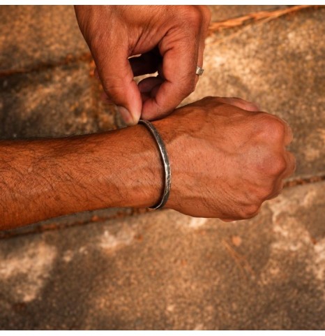 Pulsera esclava de hombre en plata 925 con acabado oxidado artesanal - De Dios Joyas