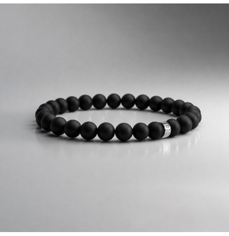 Pulsera de cuentas de ónix opaco para hombre con detalle de dona con logo de la marca De Dios Joyas.