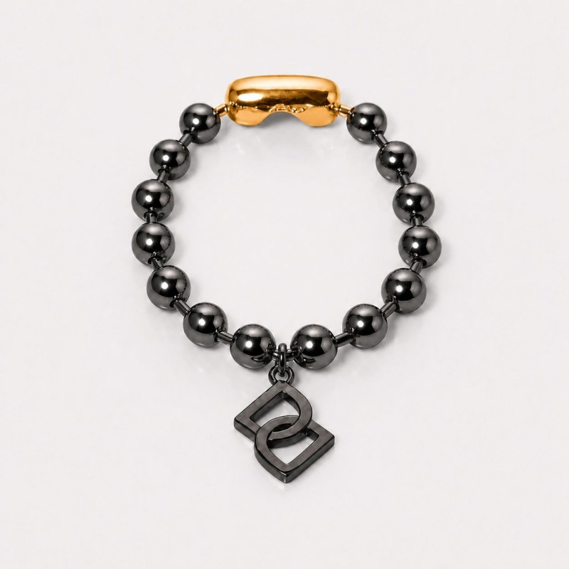 Pulsera de bolas de 8mm con baño de plata ennegrecida. Cierre con baño de oro 18k