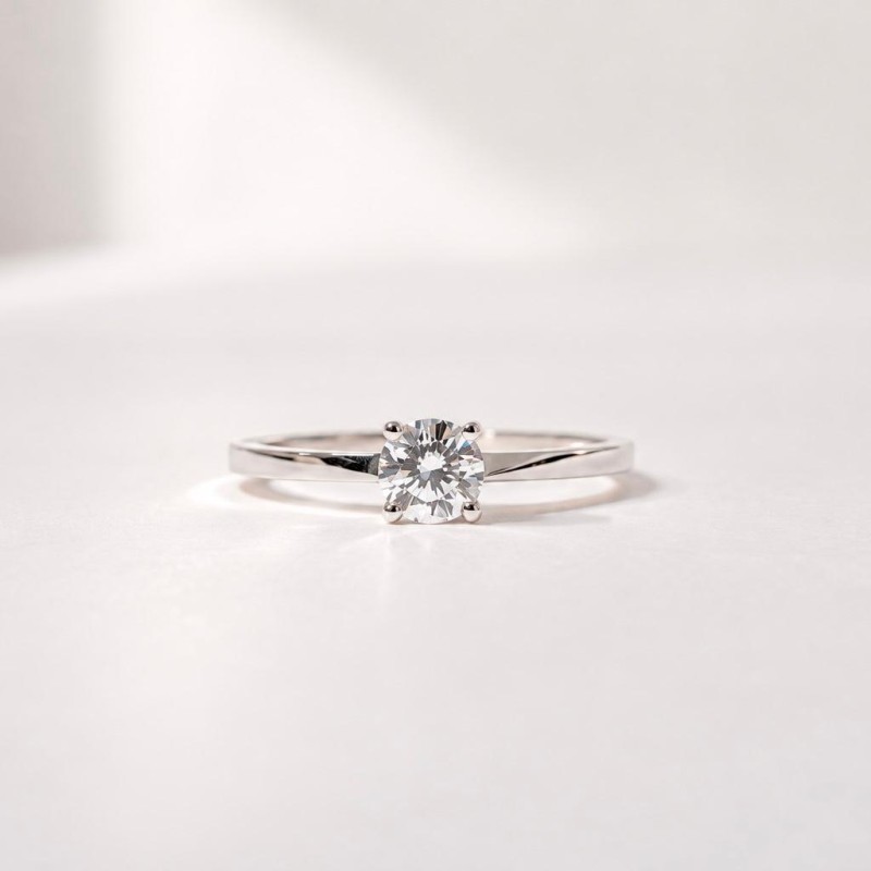 Anillo Compromiso Solitario V ORO 18K