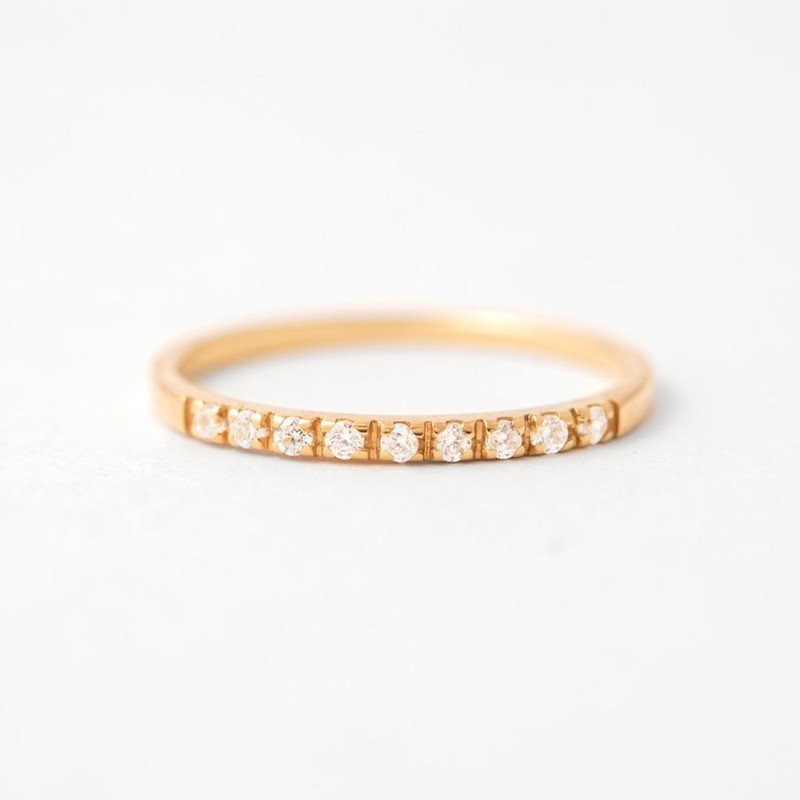 Anillo de oro 18k con circonitas