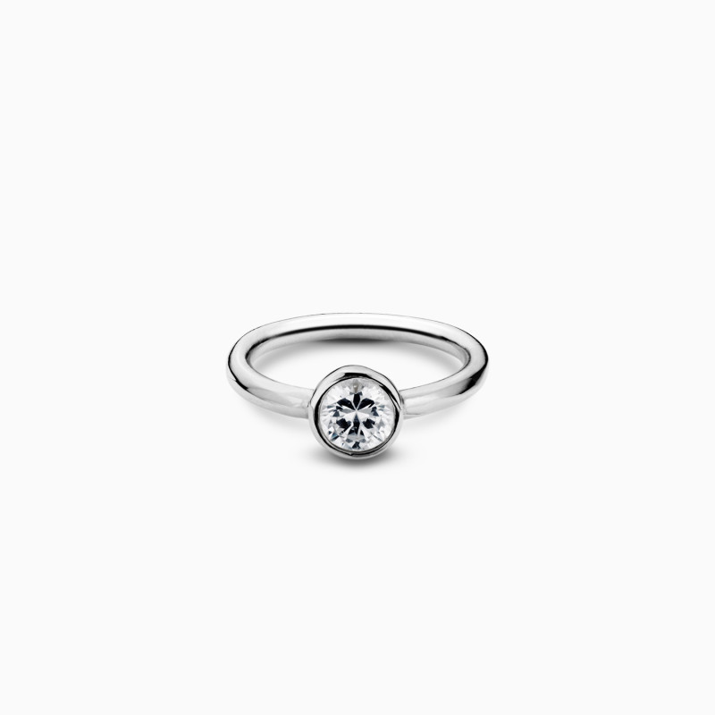 Anillo Liso con circón Plata de ley