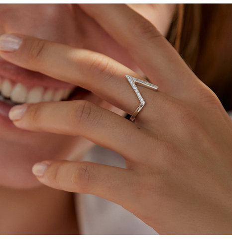 Anillo V Circonitas Plata...