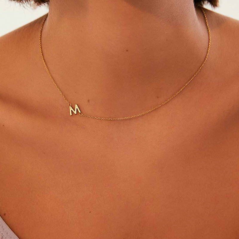 Collar inicial pequeña Plata de ley